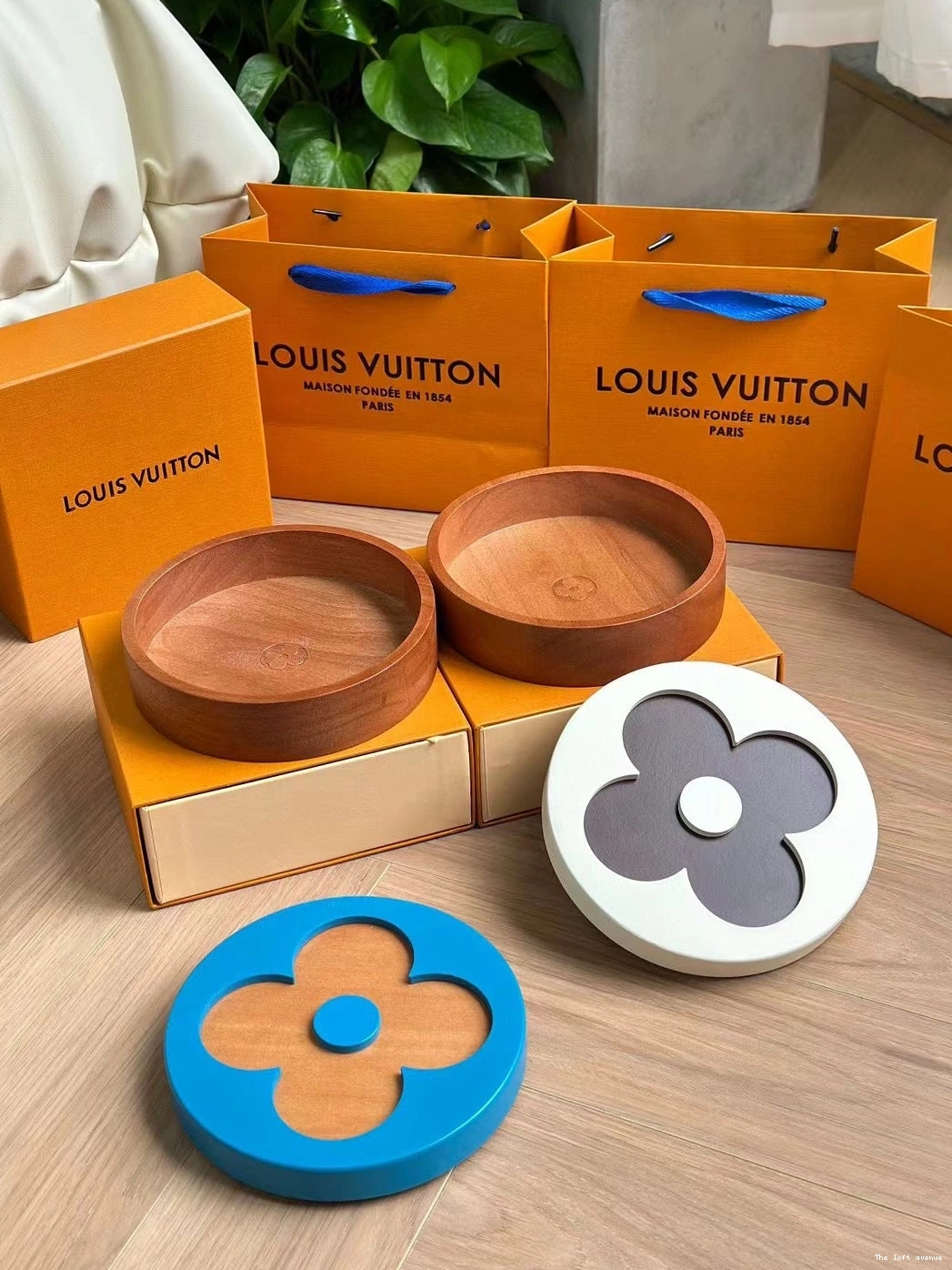 LV FLOWER BOX CUSTOM 0813